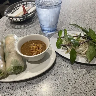 Spring Rolls with Pork (2 Rolls)