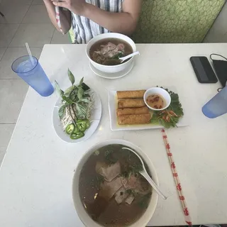 7. Rare Steak and Tripe Noodle Soup