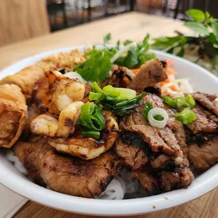 Pho Avenue - #45 shrimp prok eggroll vermicelli bowl