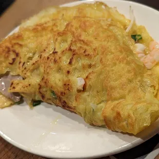 Banh xeo, very oily. Instagram: TianTianEats