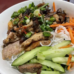 Vermicelli combo bowl, B10