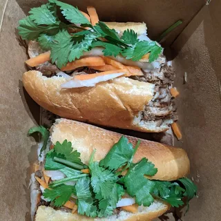 B4. Grilled Chicken Banh Mi