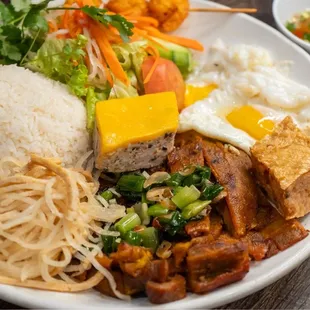 #62. Com Bi, Cha, Tom, Tau Hu Ky, Trung Op La and Tht Noung / combo grilled rice