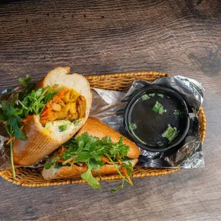 Grilled chicken bánh mì