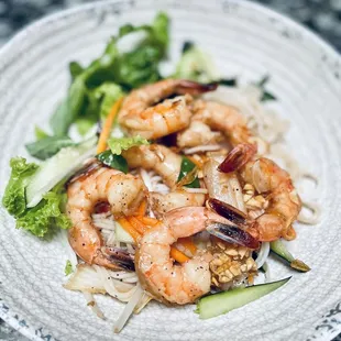 Bun Tom Xao- vermicelli salad with shrimp.