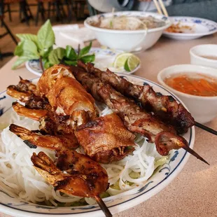 Vermicelli combo w fish sauce