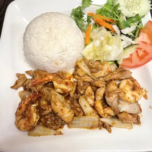 Spicy chicken and shrimp lemongrass