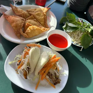Banh Bao Kep Thit &amp; Crab Ragoon