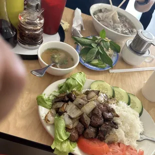 Com Bo Luc Lac(beef tips over rice with tomato and cucumber)