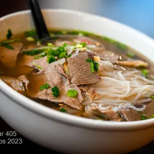 P1. Special Combo (Đặc Biệt) (w/ rare steak, brisket, skirt flank &amp; meatballs)