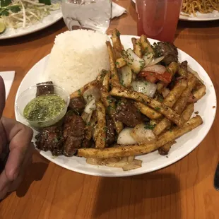 Lomo saltado.