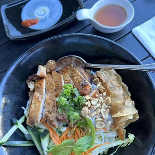M4. Bun Ga Cha Gio ( VERMICELLI CHIKEN AND CRISPY ROLL )