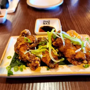 food, chicken wings and fried chicken