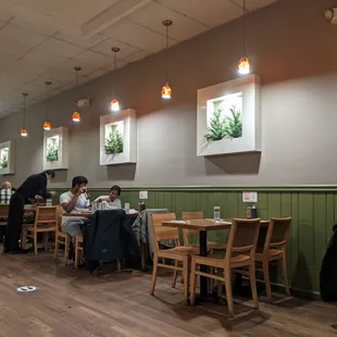 Ambiance, a table that just cleared while I was waiting for takeout