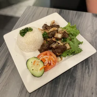 11C. Shaking Beef Steam Rice Plate