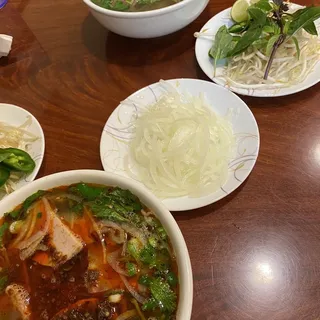 Side of White Onions with Vinegar/ Cng hanh dm