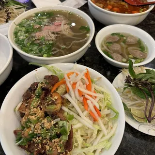 60. Grilled Pork and Shrimp with Vermicelli Bowl