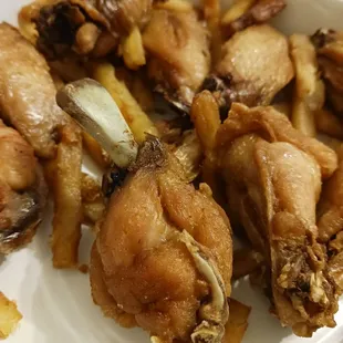 chicken wings, chicken wings and fried chicken, fried chicken, fried chicken wings, food, chicken, bbq wings, poultry, bbq chicken