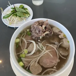 Vinh&apos;s special