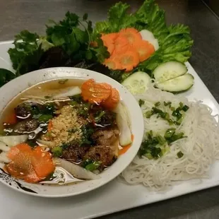 Bun cha, Vietnamese pork patties and noodle soup