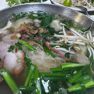 Wonton Noodle Soup-M Honh Thnh
