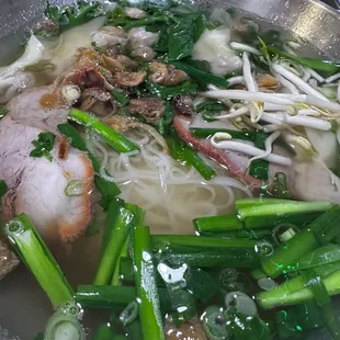 Wonton Noodle Soup-M Honh Thnh