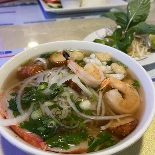 P14. Seafood Rice Noodle Soup (Small)