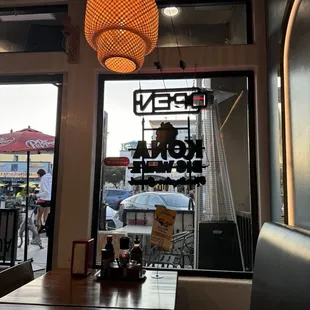 Nice and cozy and not a crapload of people. Love it