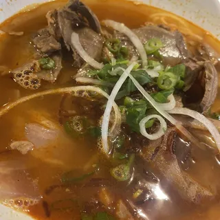 VN1. Hue Spicy Noodle Soup