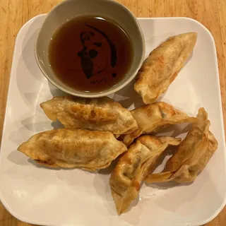 I06. Gyoza (6pcs)