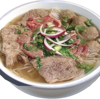Combination Beef Noodle Soup (Pho Xe Lue)