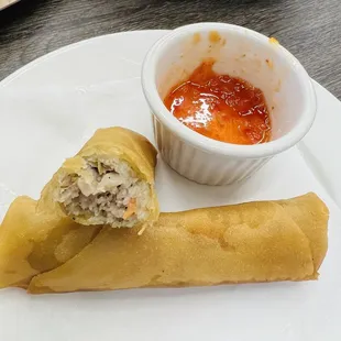 Great egg rolls, crunchy, flavorful and meaty. Most places I ate was stuffed more carrot than meat.