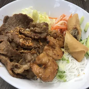 Bun thit nuong cha gio tom