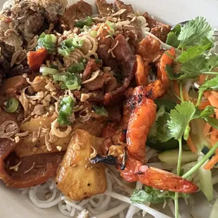 Combination Noodle Bowl (B7)