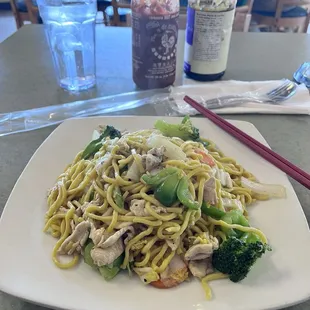 Chicken lo mein.