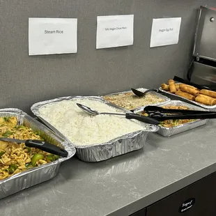 Lemongrass curry chicken
Steam white rice
Tofu fried rice
Tofu and vegetable chow main
Vegetable egg rolls