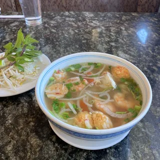 P8. Pho Hai San