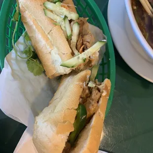 Chicken bahn mi