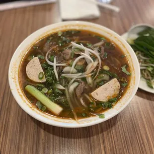 SP5 - Spicy Beef Noodle Soup (Bun Bo Hue)