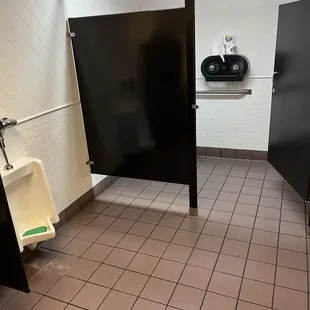 Men&apos;s bathroom.