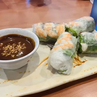 Grilled pork and shrimp spring rolls