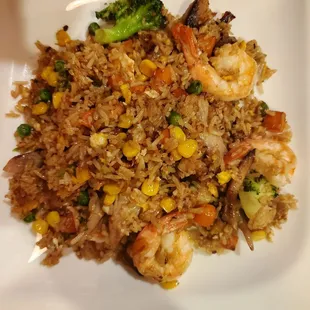 Fried rice with chicken and shrimp