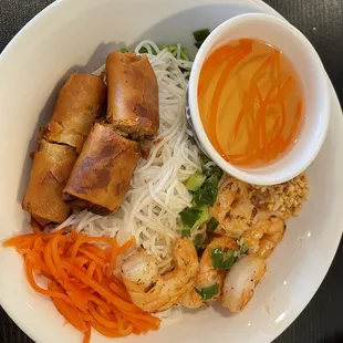 Vermicelli (egg rolls and shrimp)