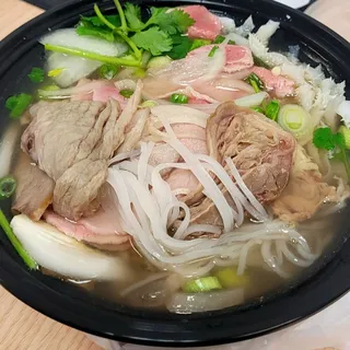 Sliced Steak, Flank, Tendon and Tripe Pho