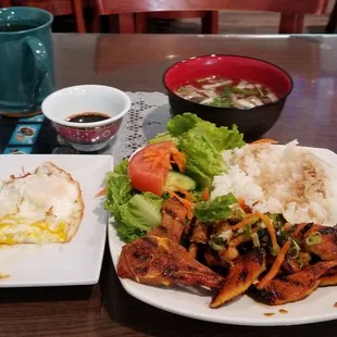 Grilled chicken served with steamed rice,  lettuce and tomatoes,  add 2 omelettes eggs. It&apos;s very delicious!