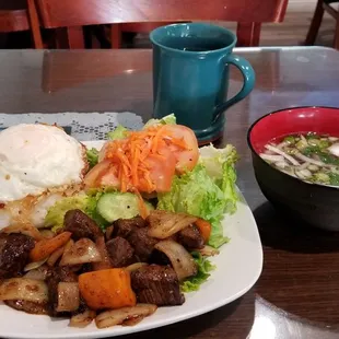 This shaking beef is my favorite lunch,   the beef is so tasteful, serve with steamed rice,  lettuce,  tomato, adding 2 omelettes eggs!