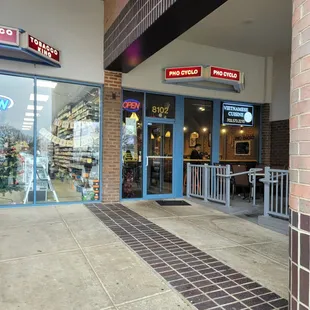 the outside of a restaurant