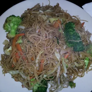 Vegetable lo mein. Small rice noodles, not oily, very yummy
