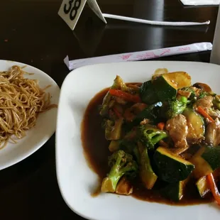 Hunan chicken special with lo mein