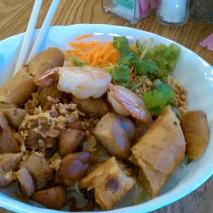 Vermicelli Bowl w/ chicken, shrimp &amp; egg roll.